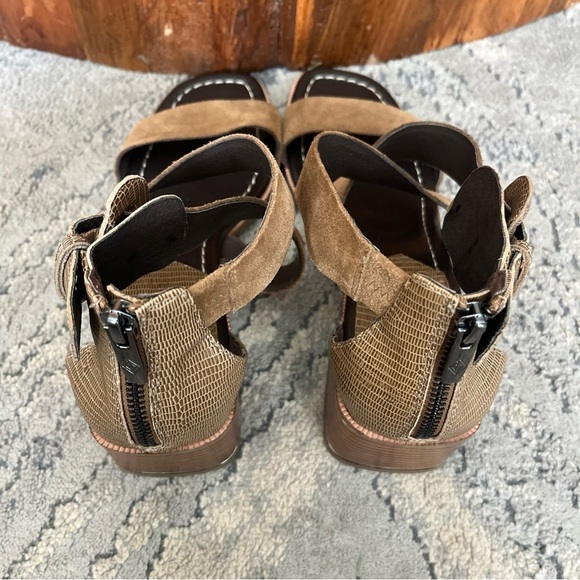 Donald Pliner Helen Sandals Size 9m Biscotti Beige Ankle Straps Calf Suede - Picture 5 of 13